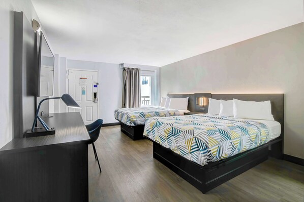 Individually decorated, individually furnished, desk, blackout curtains - Motel 6 Atlanta, GA - Midtown (Atlanta)