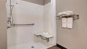 Kostenlose Toilettenartikel, Haartrockner, Handtücher