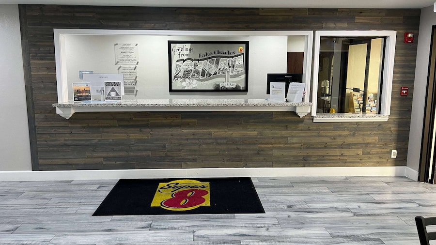 Super 8 by Wyndham Lake Charles/Sulphur