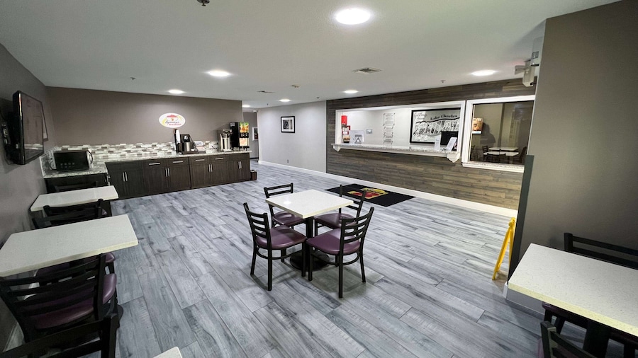 Super 8 by Wyndham Lake Charles/Sulphur