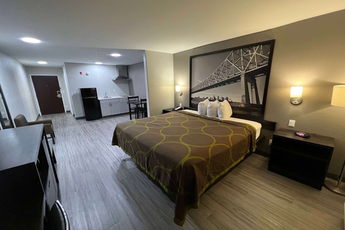 Studio Suite, 1 King Bed, Non Smoking | Desk, iron/ironing board, free cots/infant beds, rollaway beds