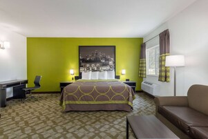 Room, 1 King Bed, Accessible, Non Smoking (Mobility) | Soundproofing, iron/ironing board, free WiFi, bed sheets