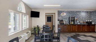 Super 8 by Wyndham De Soto