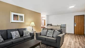 Standard Room, 1 King Bed, Non Smoking, Jetted Tub