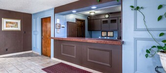 Econo Lodge Inn and Suites