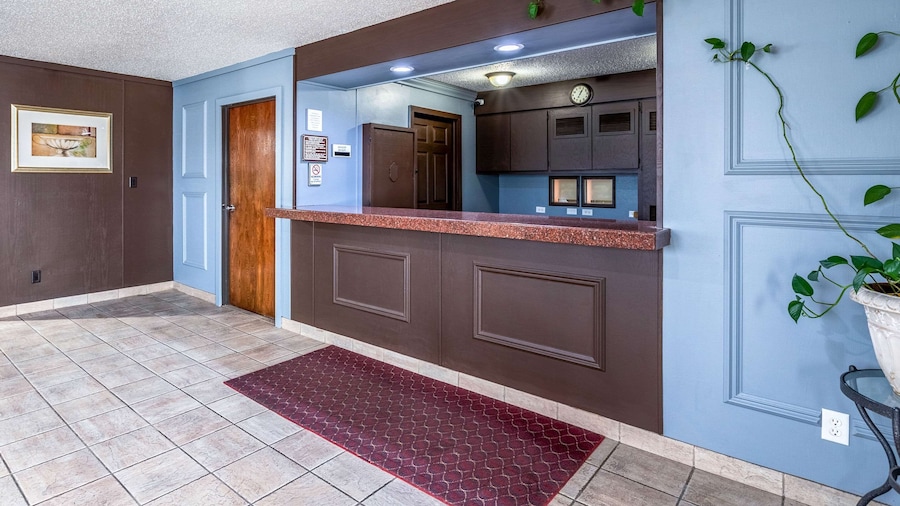 Econo Lodge Inn and Suites