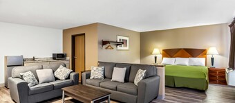 Econo Lodge Inn and Suites