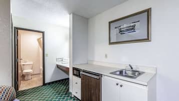 Standard Room, 1 King Bed with Sofa bed, Non Smoking | 1 bedroom, desk, free WiFi, bed sheets