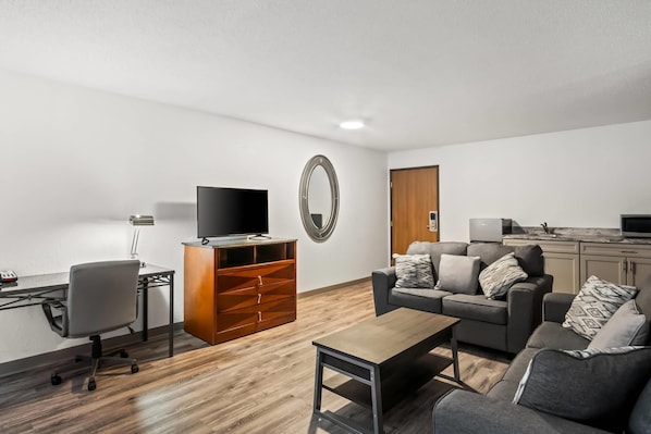 Suite, 1 Queen Bed with Sofa bed, Accessible, Non Smoking