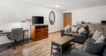 Econo Lodge Inn & Suites Auburn