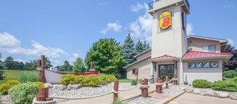 Super 8 by Wyndham Houghton Lake