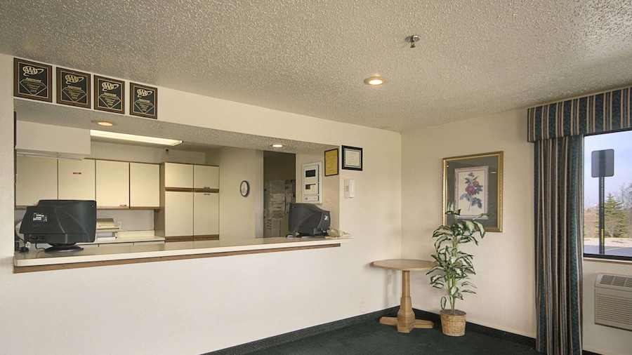 Travelodge by Wyndham Hudsonville