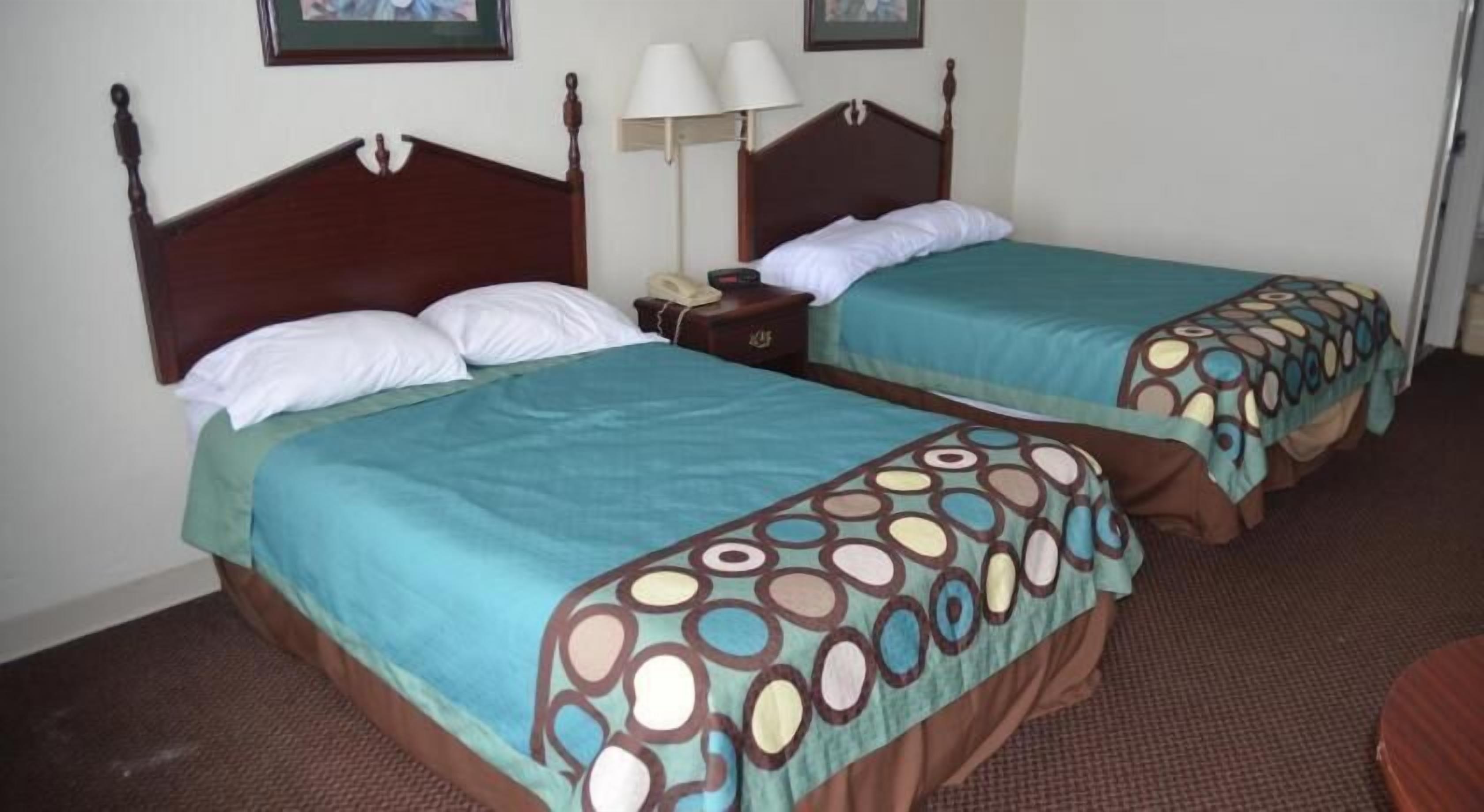 Desk, laptop workspace, iron/ironing board, free WiFi