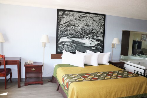 Super 8 by Wyndham Clarksville East