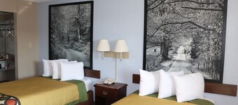 Super 8 by Wyndham Clarksville East
