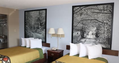 Super 8 by Wyndham Clarksville East