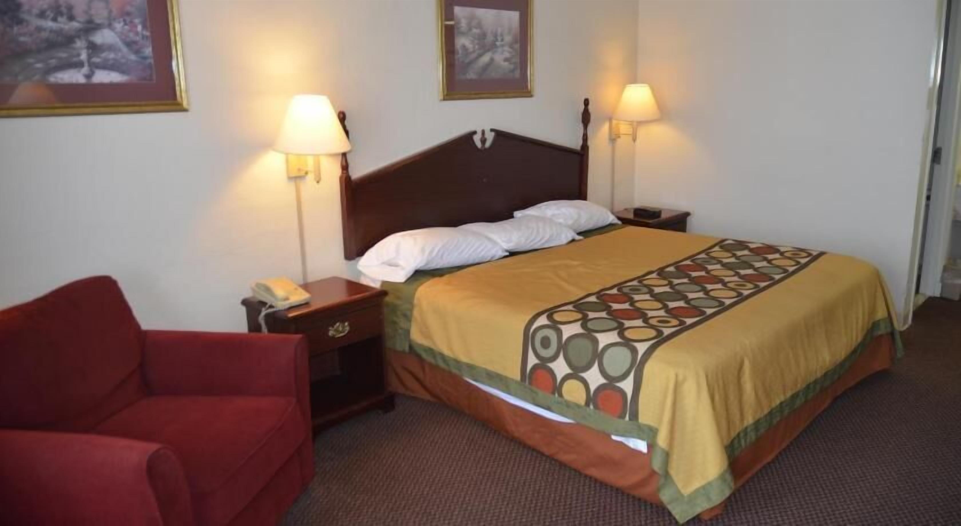 Desk, laptop workspace, iron/ironing board, free WiFi