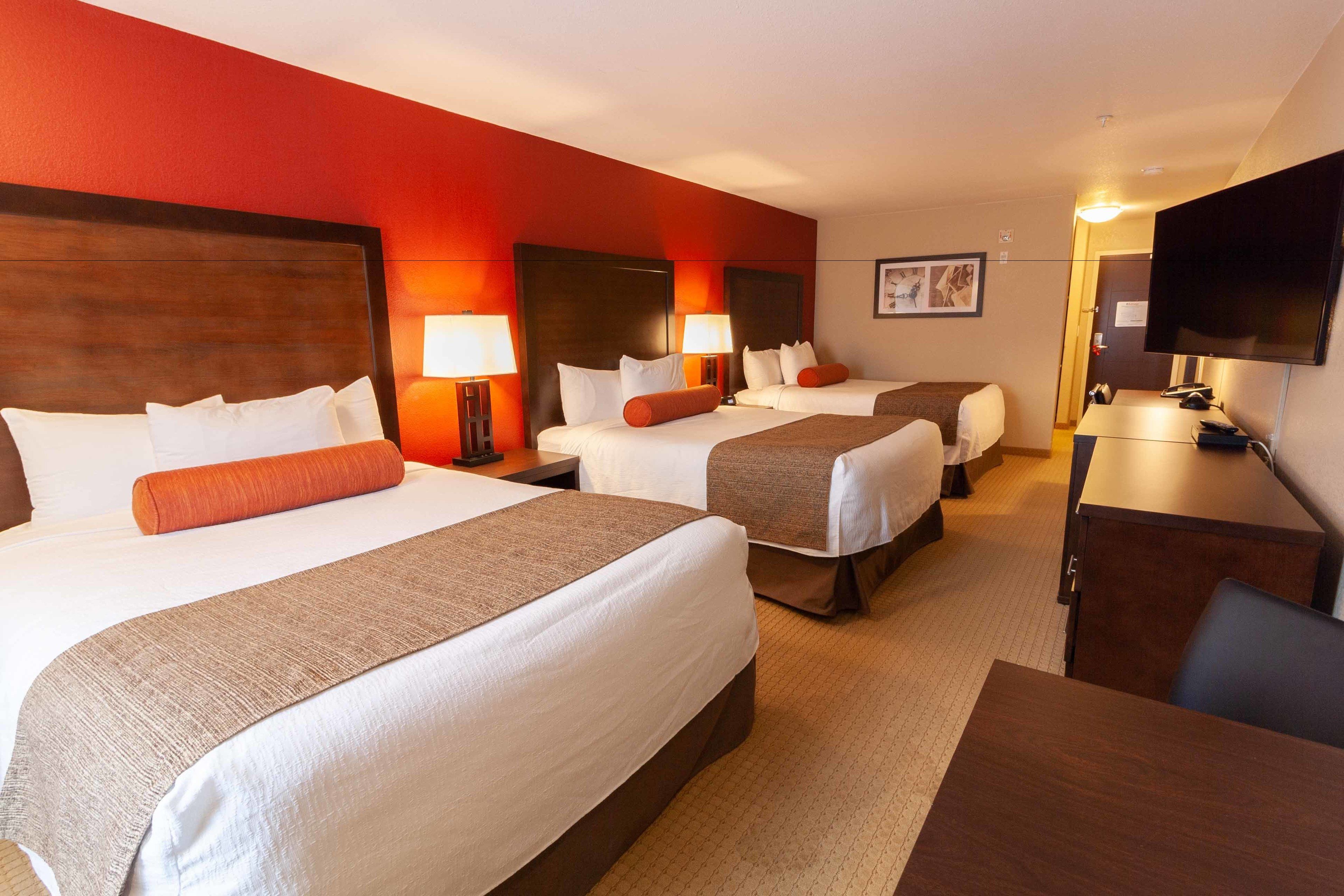 triple queen | 1 bedroom, in-room safe, desk, laptop workspace