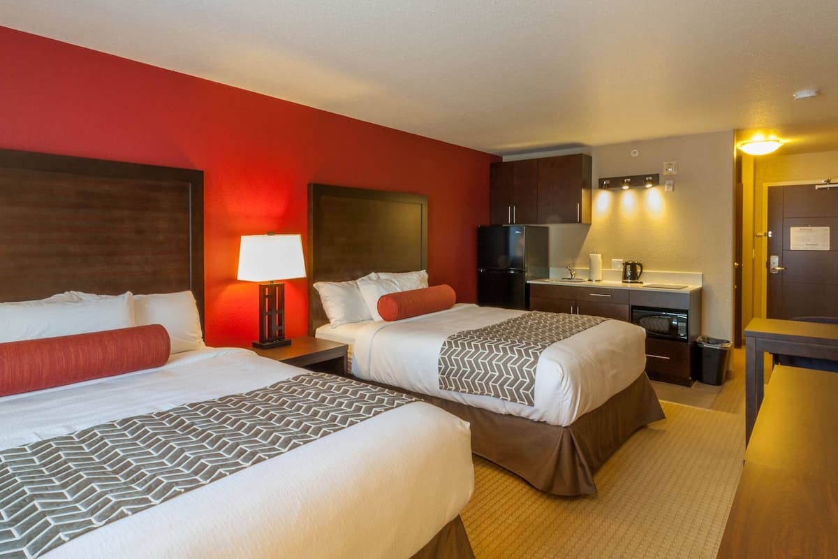 Double Queen Kitchen | In-room dining