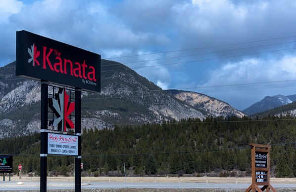 A sign for The Kanata by BCM Inns, indicating a Rocky River Grill with family dining, sports lounge, breakfast, lunch, and dinner.