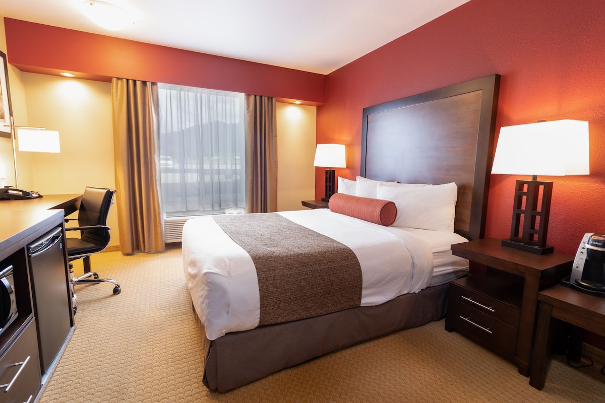 In-room safe, desk, laptop workspace, blackout curtains