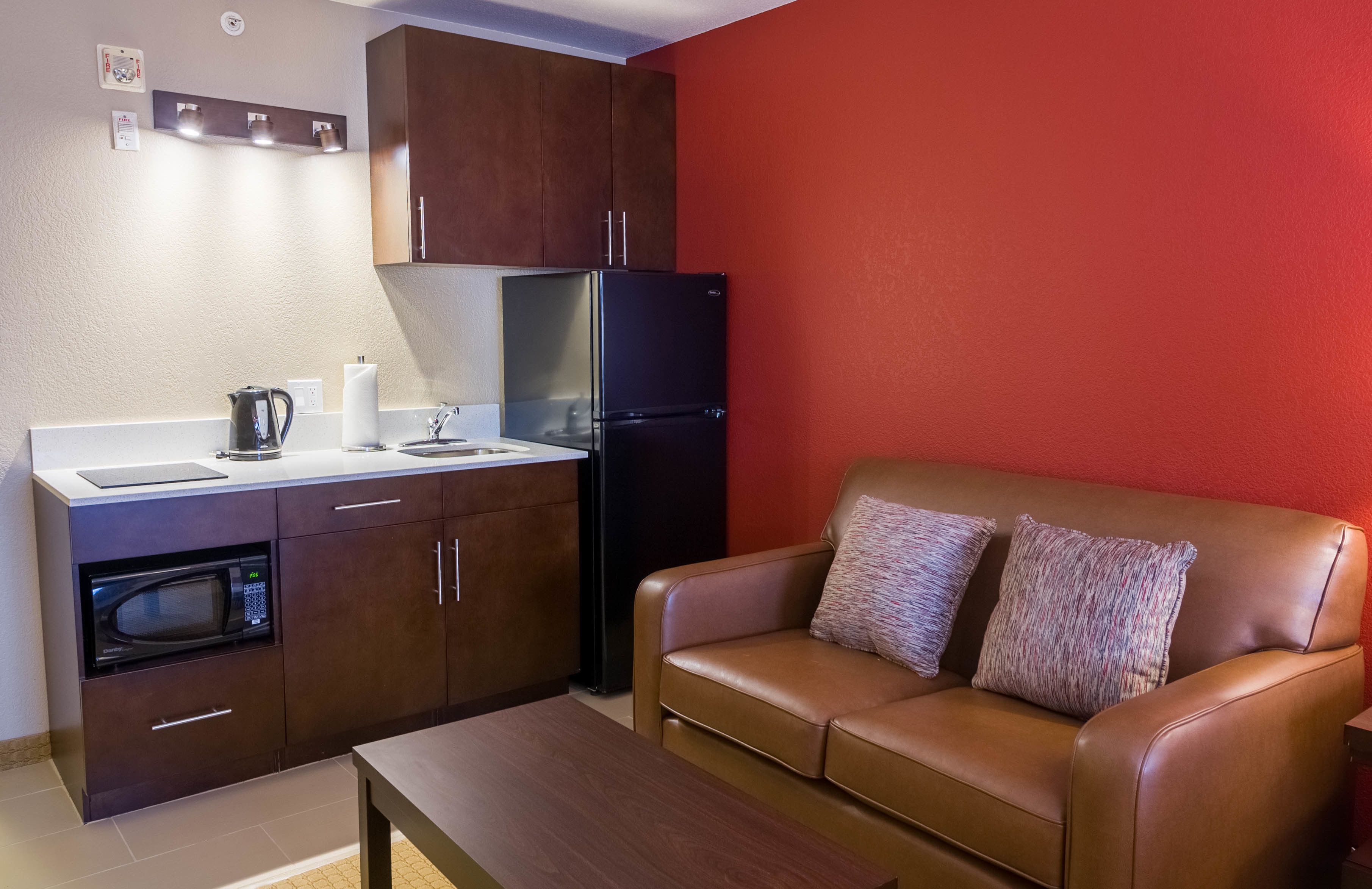 microwave, coffee/tea maker