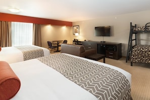 In-room safe, desk, laptop workspace, blackout curtains - The Kanata by BCMInns Invermere (Invermere)