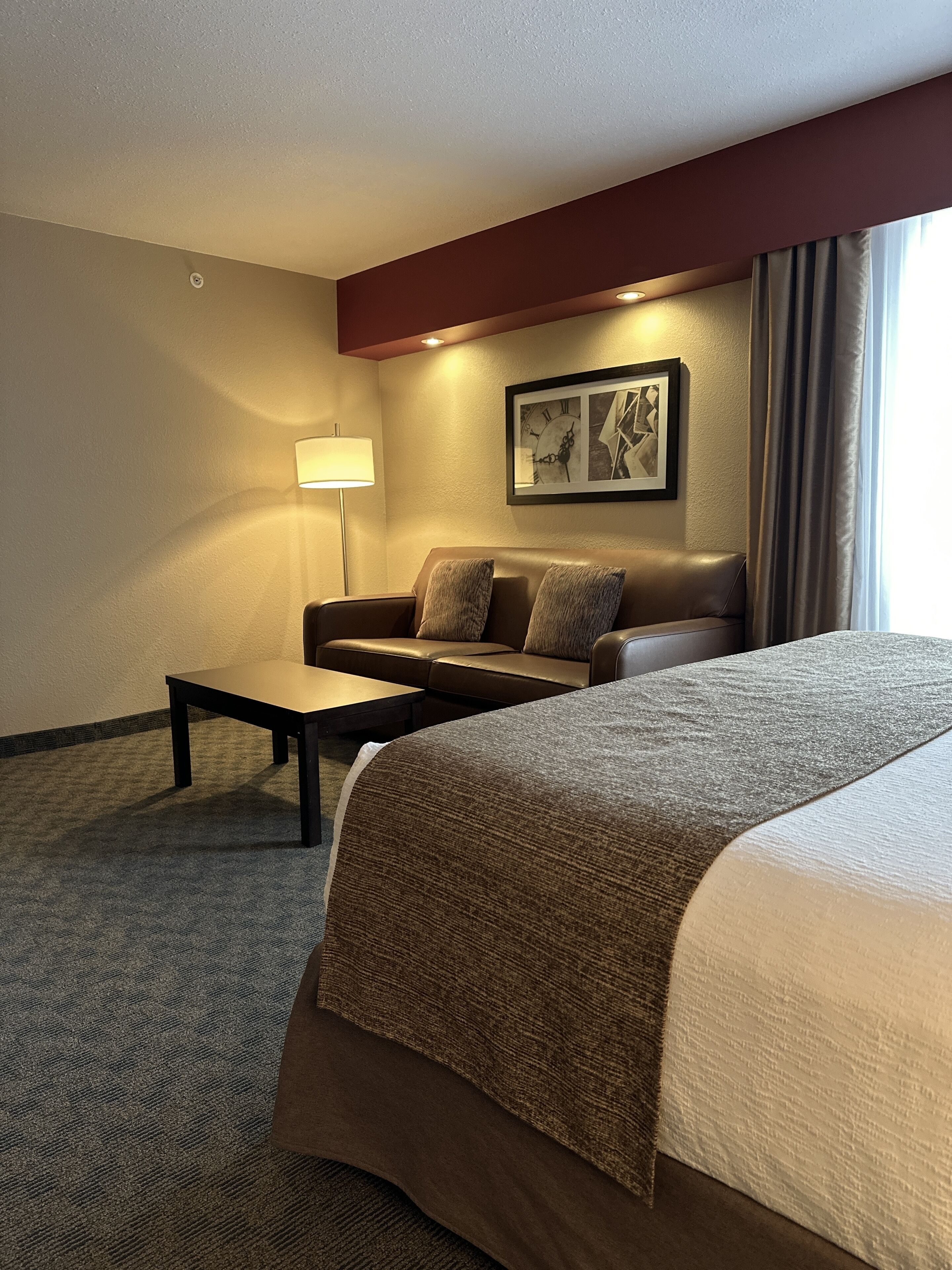 Cofres nos quartos, escrivaninha, espaço de trabalho para notebook