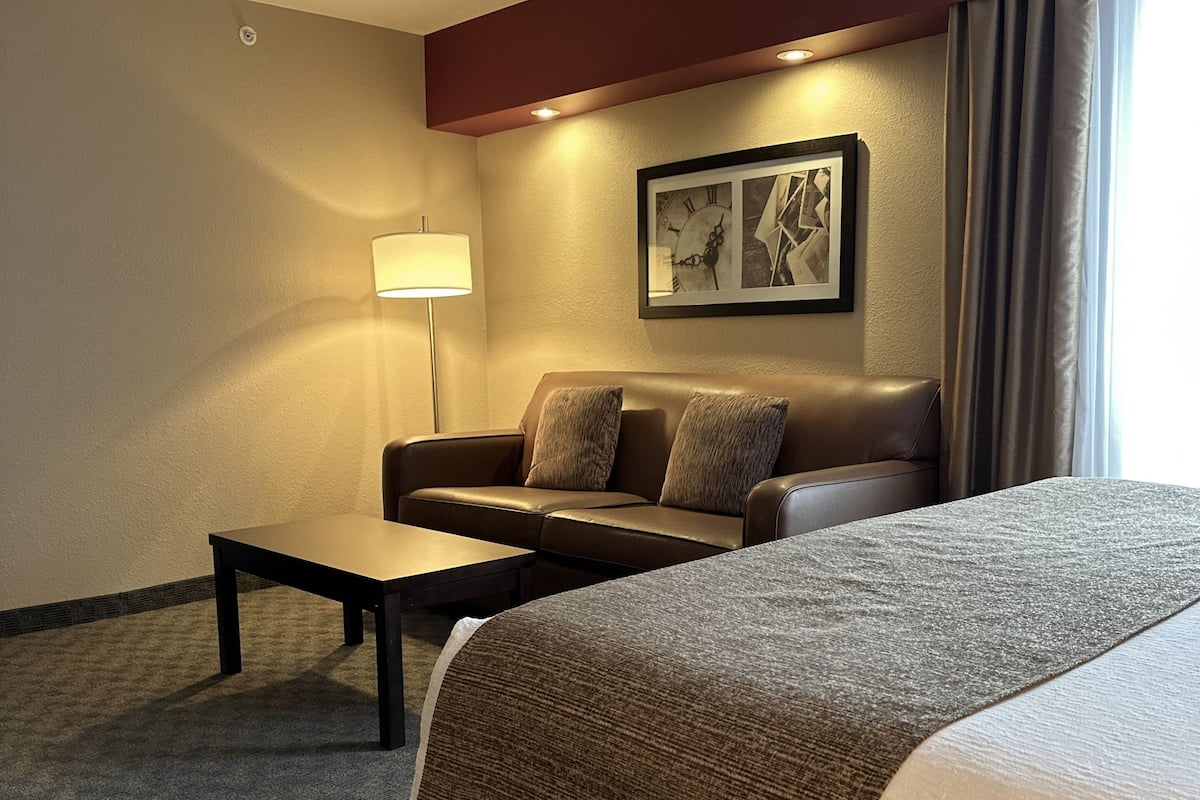 Cofres nos quartos, escrivaninha, espaço de trabalho para notebook