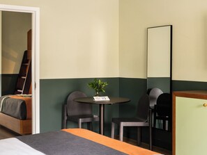 Roupas de cama premium, frigobar, cofres nos quartos, escrivaninha