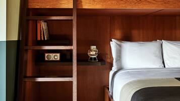 Suite, 1 King Bed, Mountain View | Premium bedding, minibar, in-room safe, desk