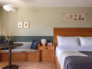 Sengetøy av topp kvalitet, minibar, safe på rommet og skrivebord