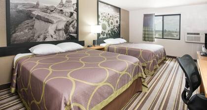 Super 8 by Wyndham Jamestown