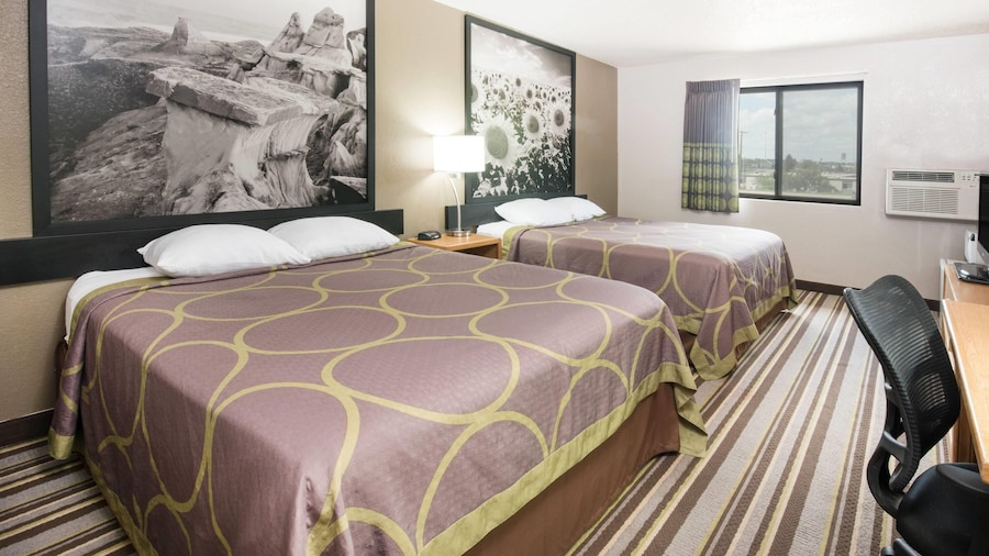 Super 8 by Wyndham Jamestown