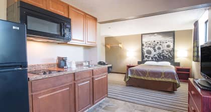 Super 8 by Wyndham Jamestown