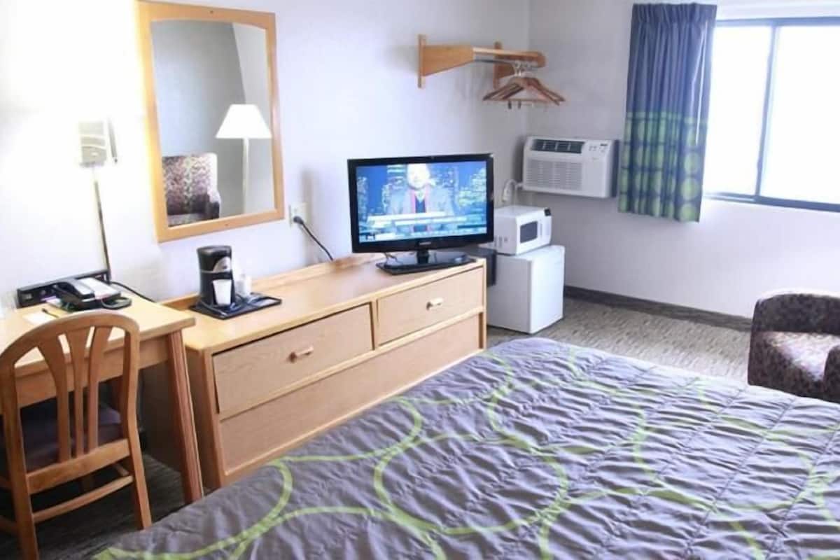 Blackout drapes, free cribs/infant beds, free rollaway beds, free WiFi