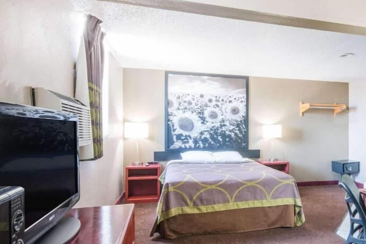 Blackout drapes, free cribs/infant beds, free rollaway beds, free WiFi