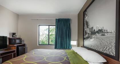 Super 8 by Wyndham Pompano Beach