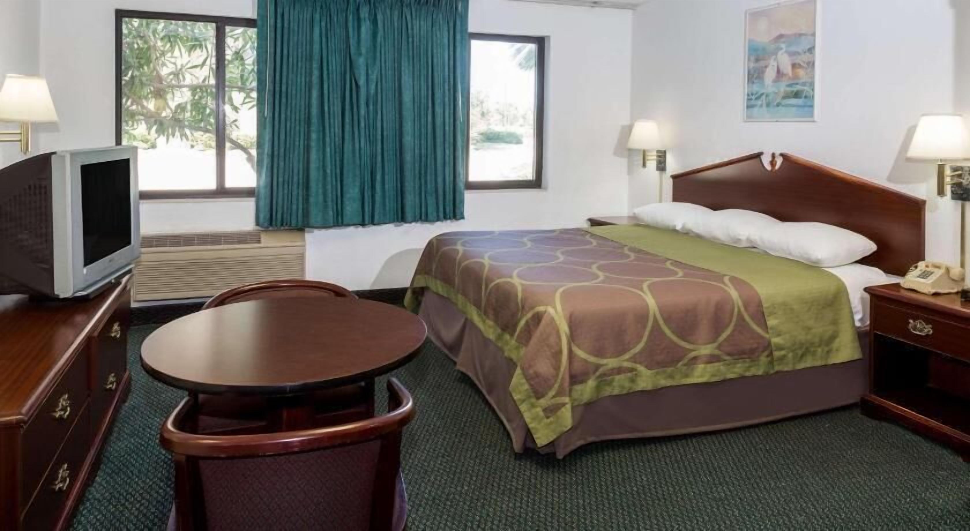 Desk, free cots/infant beds, rollaway beds, free WiFi