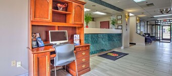 Super 8 by Wyndham Waterloo