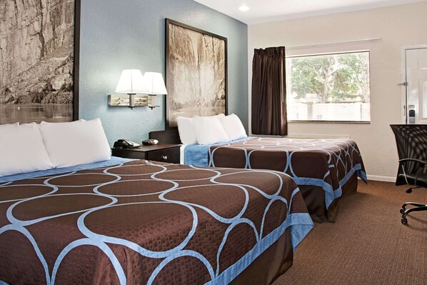 Escritorio y espacio para trabajar con laptop