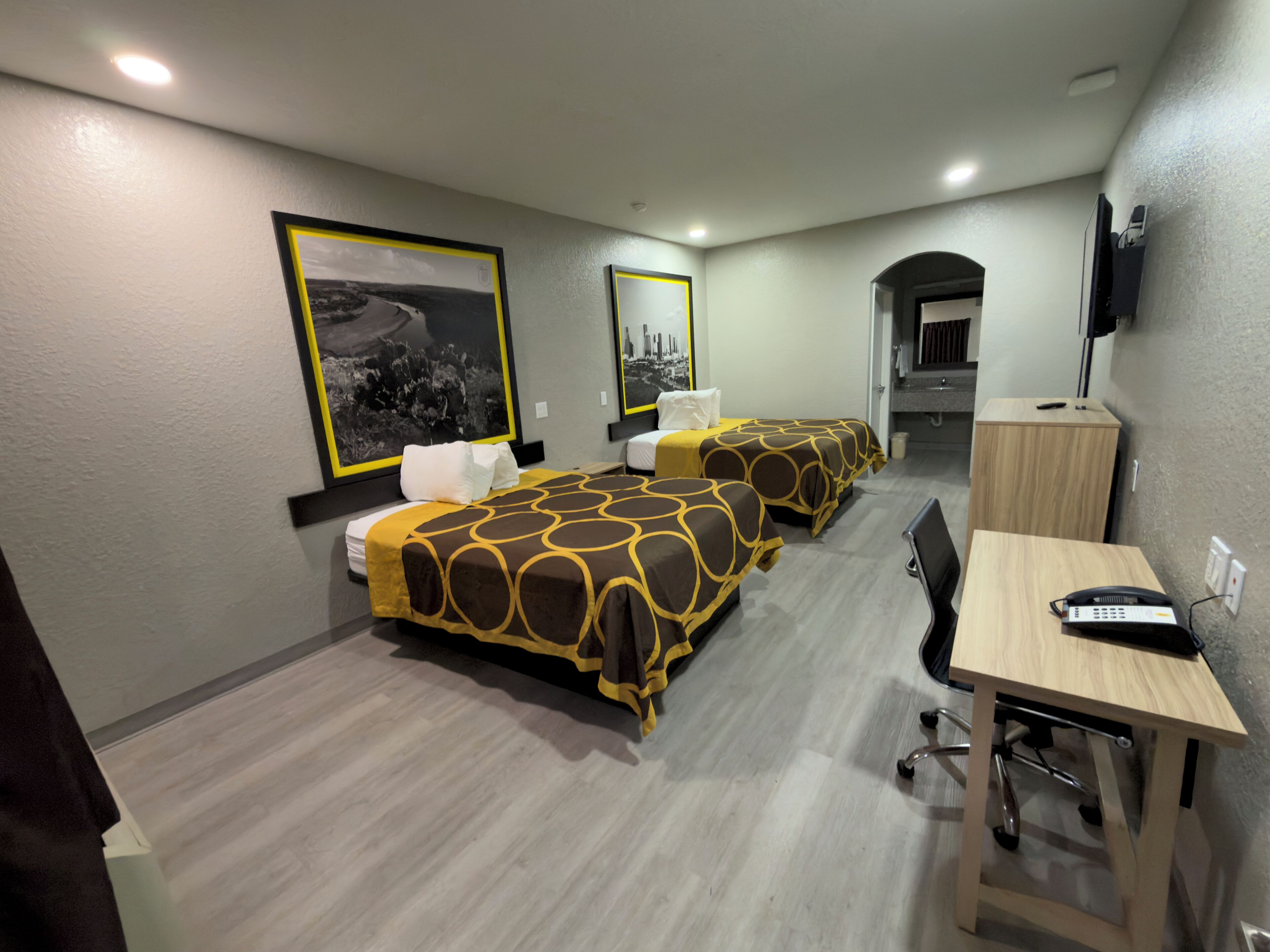 Photo - Super 8 by Wyndham Houston/Brookhollow NW