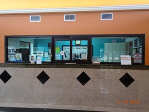 Reception - Super 8 by Wyndham Houston/Brookhollow NW (Houston)