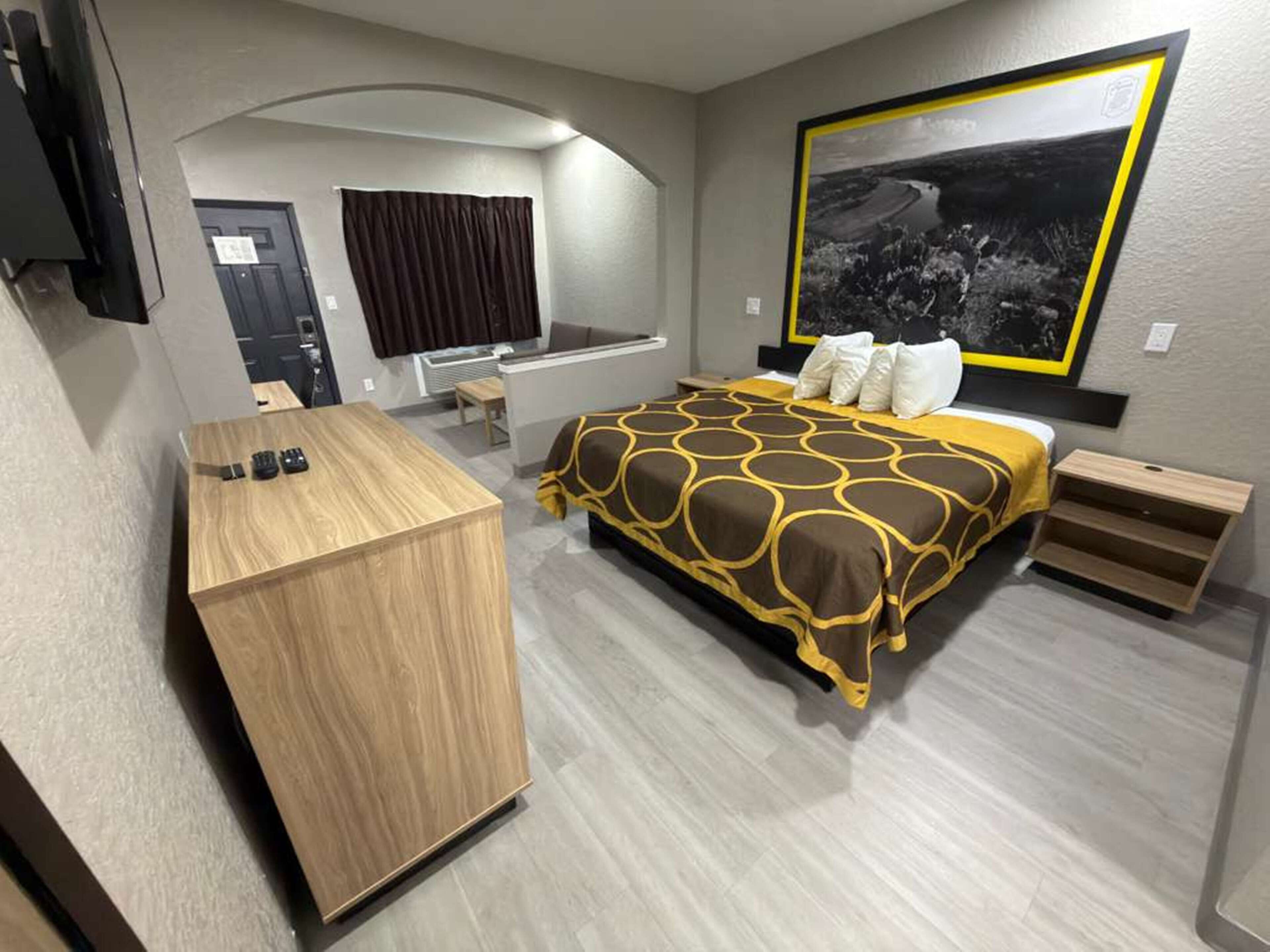 Photo - Super 8 by Wyndham Houston/Brookhollow NW