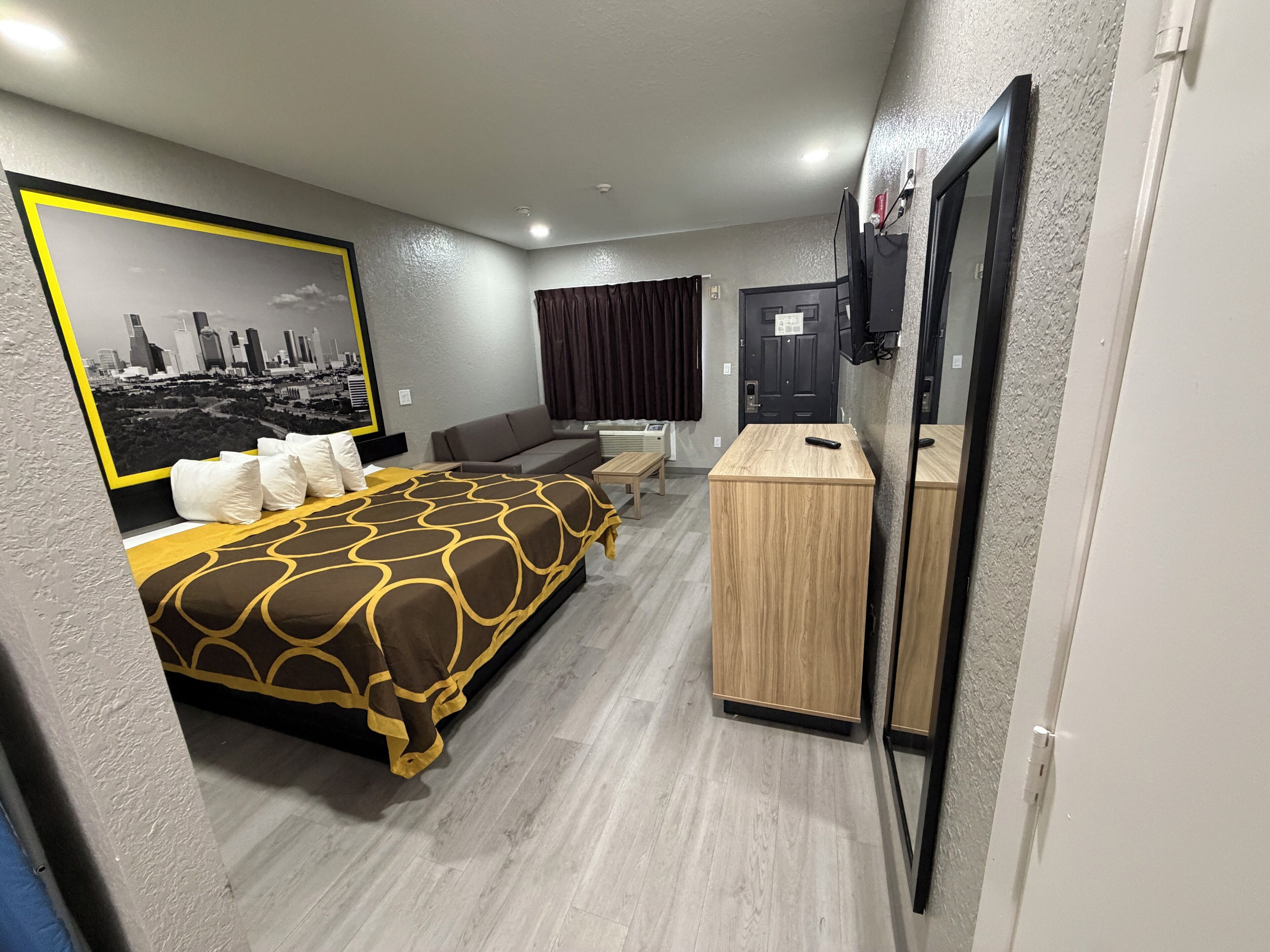 Desk, laptop workspace, iron/ironing board, free cots/infant beds