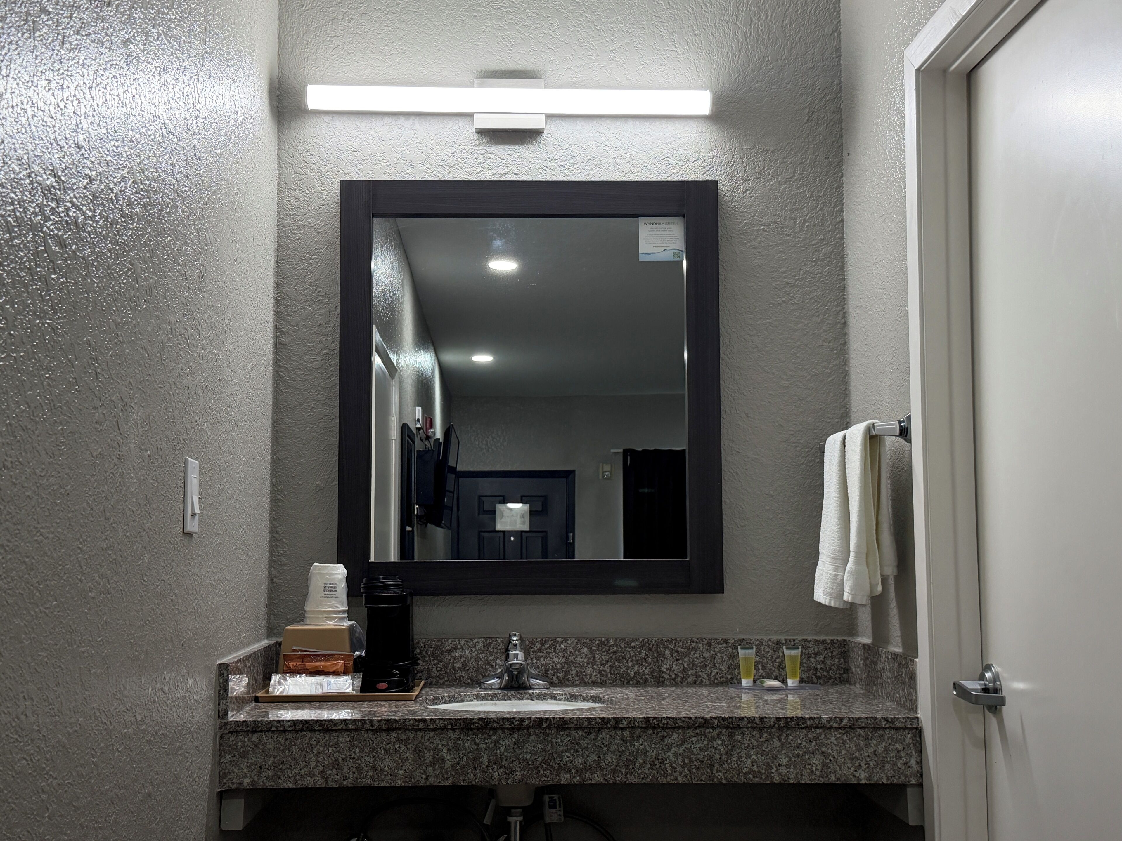 Photo - Super 8 by Wyndham Houston/Brookhollow NW