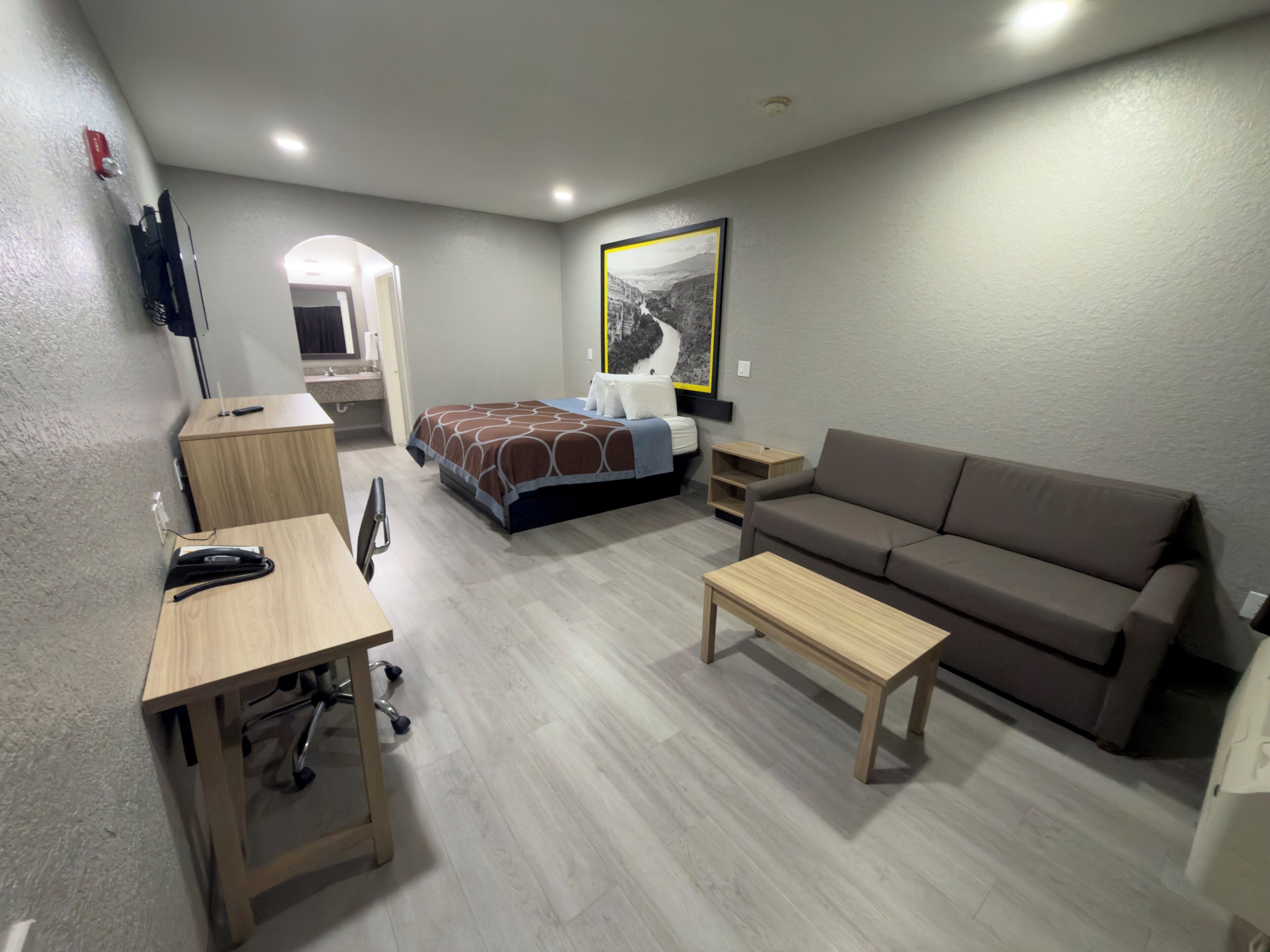 Standard Room, 1 King Bed, Smoking | Desk, laptop workspace, iron/ironing board, free cots/infant beds