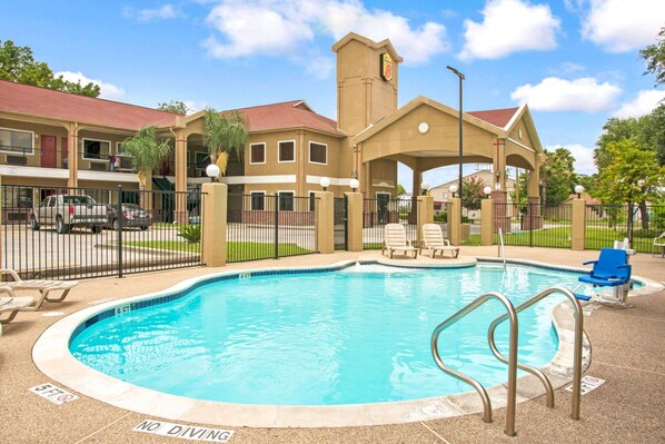 Outdoor pool, open 9:00 AM to 8:00 PM, pool loungers