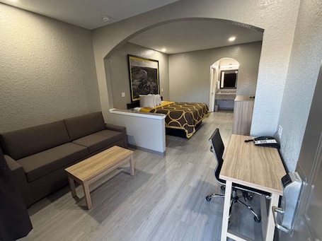 Desk, laptop workspace, iron/ironing board, free cots/infant beds. Super 8 by Wyndham Houston/Brookhollow NW