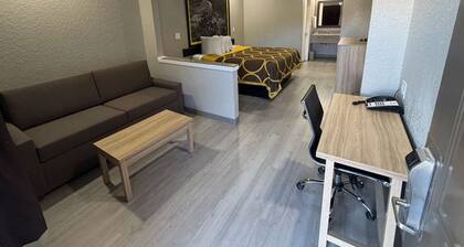 Super 8 by Wyndham Houston/Brookhollow NW